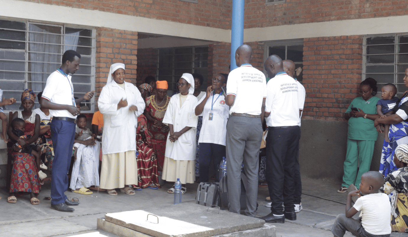 Directeur de l'hopital présente ses remerciements